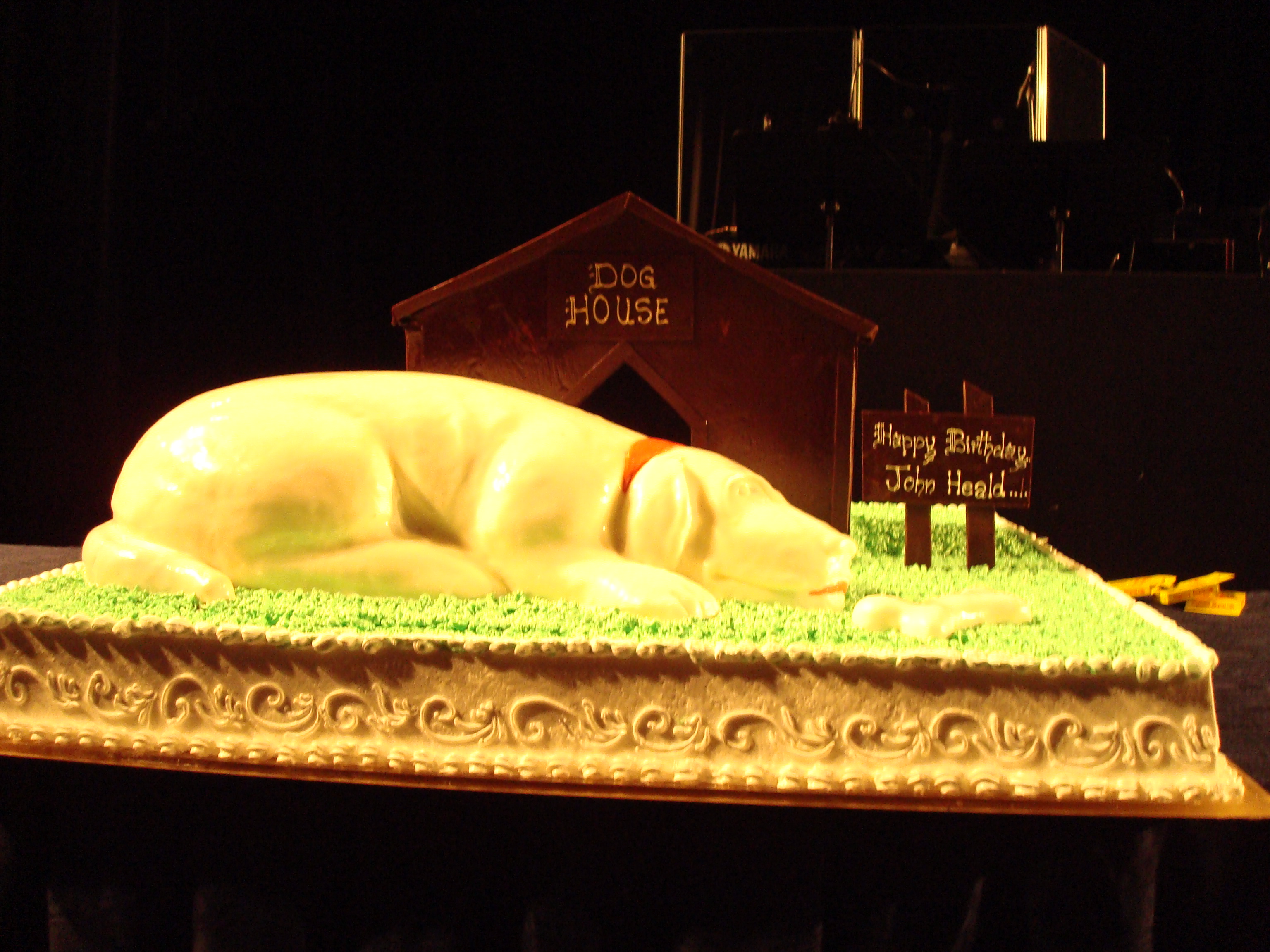 dog-house-cake.jpg